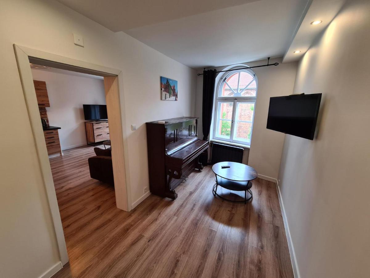 Main Square Apartment *